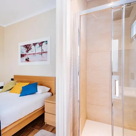 Deluxe Twobedroom Downtown Apartment